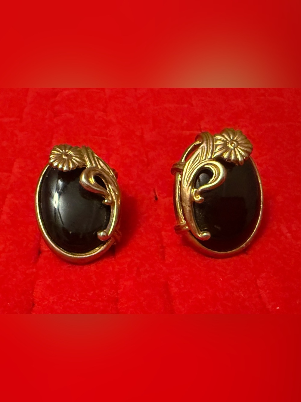 Vintage Black Onyx Floral Clip-On Earrings - Gold Tone